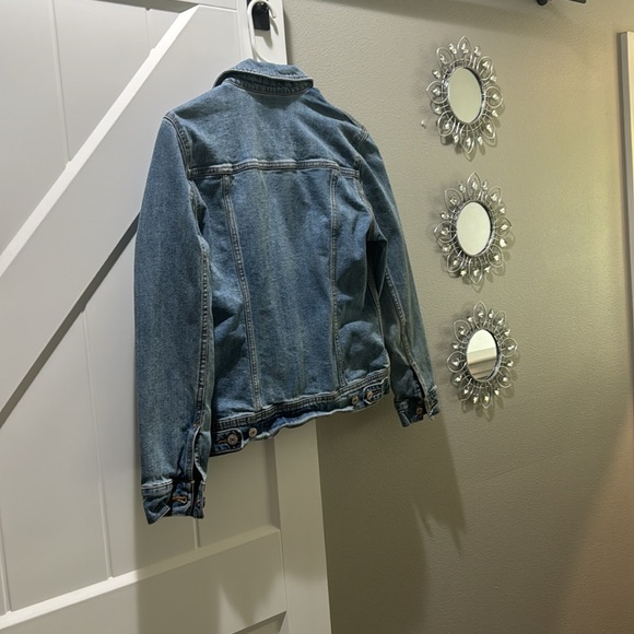 Old Navy Blue Button Up Long Sleeve Trucker Denim Jean Jacket - Picture 5 of 7